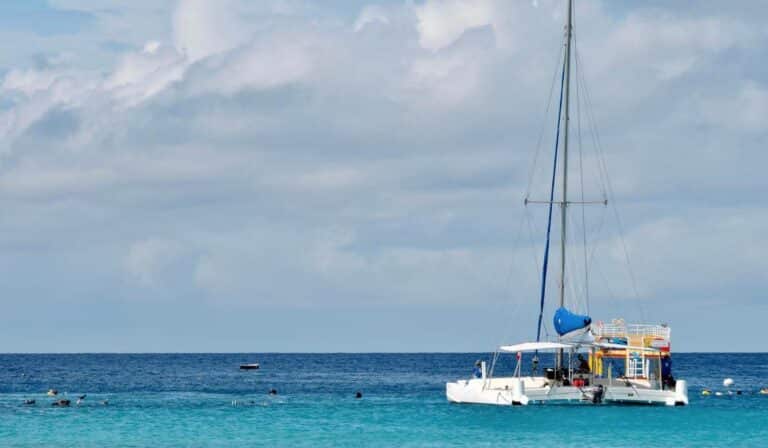 Catamarán con snorkel en el mar Caribe, Punta Cana